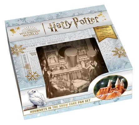 Harry Potter: Hogwarts in the Snow Cake Pan Set Paperback Insight Editions