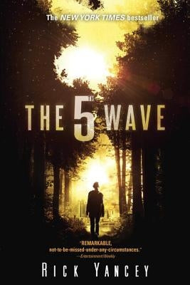 Paperback of The 5th Wave: The First Book of the 5th Wave series by Penguin Books, showing the book cover with title and design.