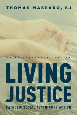 Living Justice: Catholic Social Teaching in Action Paperback Rowman & Littlefield Publishers