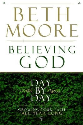 Believing God Day by Day: Growing Your Faith All Year Long by Moore, Beth